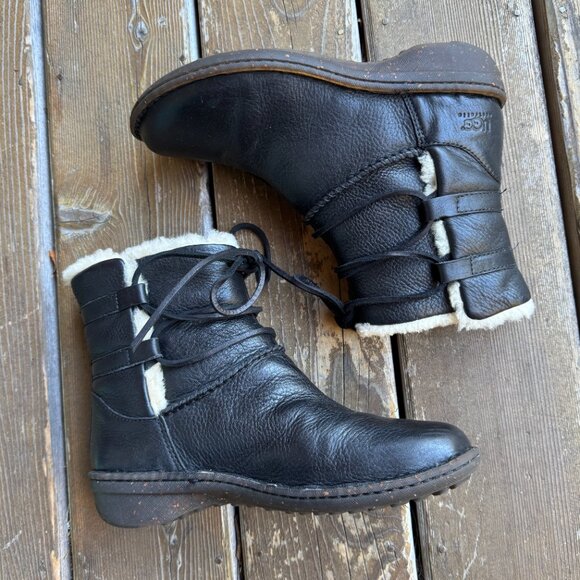 UGG AUSTRALIA Caspia Boot Lace-up Rich Leather Upper Sheepskin Lining Women’s 9 - Picture 4 of 12